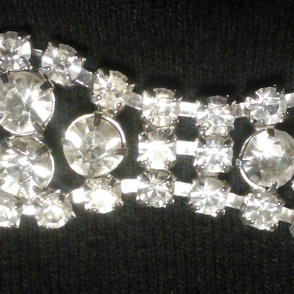 ****SOLD**** Vtg Kramer Bracelet & Waterfall earrings - Picture 10 of 13